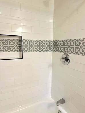 Serviettes fournies, papier de toilette
