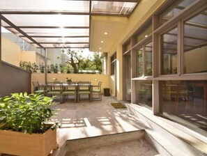 Outdoor dining - Villa Olivia Philopappou | City Escape Near Acropolis (Athens)