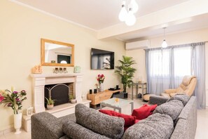 Televisión, chimenea