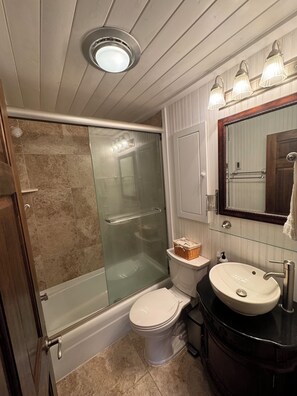 Towels, soap, shampoo, toilet paper