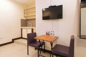 Room - RedDoorz @ V-Cat Apartelle Sampaloc Manila (Quezon City)