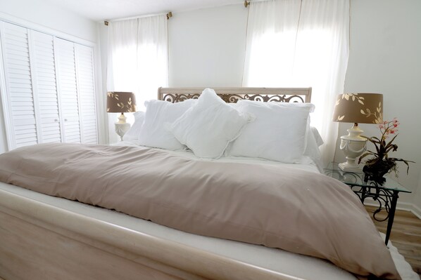 2 bedrooms, iron/ironing board, WiFi, bed sheets