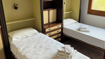 4 chambres, fer et planche Ă repasser, Wi-Fi, draps fournis