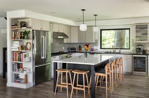 Refrigerador, microondas, horno, placa de cocina