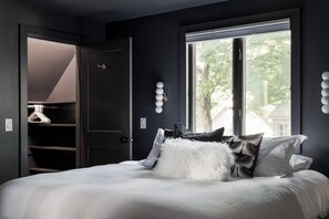5 habitaciones, tabla de planchar con plancha, internet y ropa de cama
