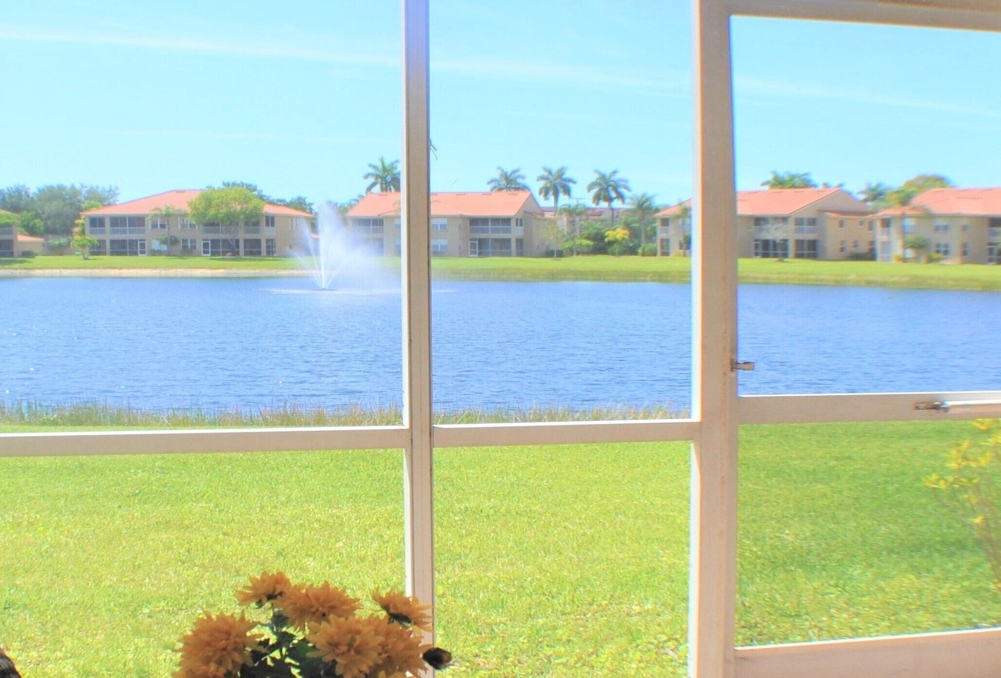2-Bedroom+Den Lake View Condo 