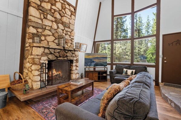 Smart TV, fireplace - Sherwood Cabin-2bed+Loft (Big Bear City)