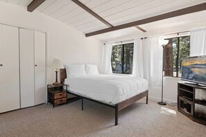 2 bedrooms, WiFi, bed sheets - Sherwood Cabin-2bed+Loft (Big Bear City)