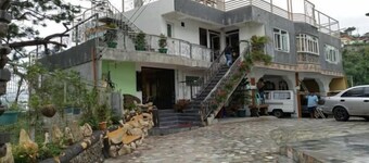 RedDoorz Hostel @ Baguio Tourist Cabin