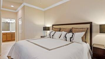2 bedrooms, desk, iron/ironing board, WiFi