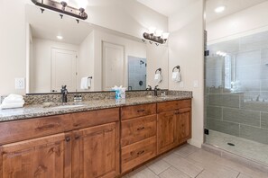 Shower, jetted tub, hair dryer, towels