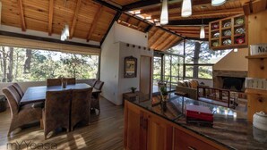 Unclassified image, 2 of 17, button - HERMOSA CASA CON JACUZZI Y TERRAZA (Valle de Bravo)