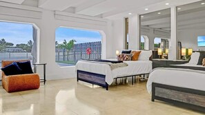 5 Schlafzimmer, Schreibtisch, Bügeleisen/Bügelbrett, Reisekinderbett