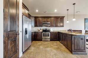 Fridge, microwave, oven, stovetop - Resort Comforts at Luxury Desert Playground (Hurricane)