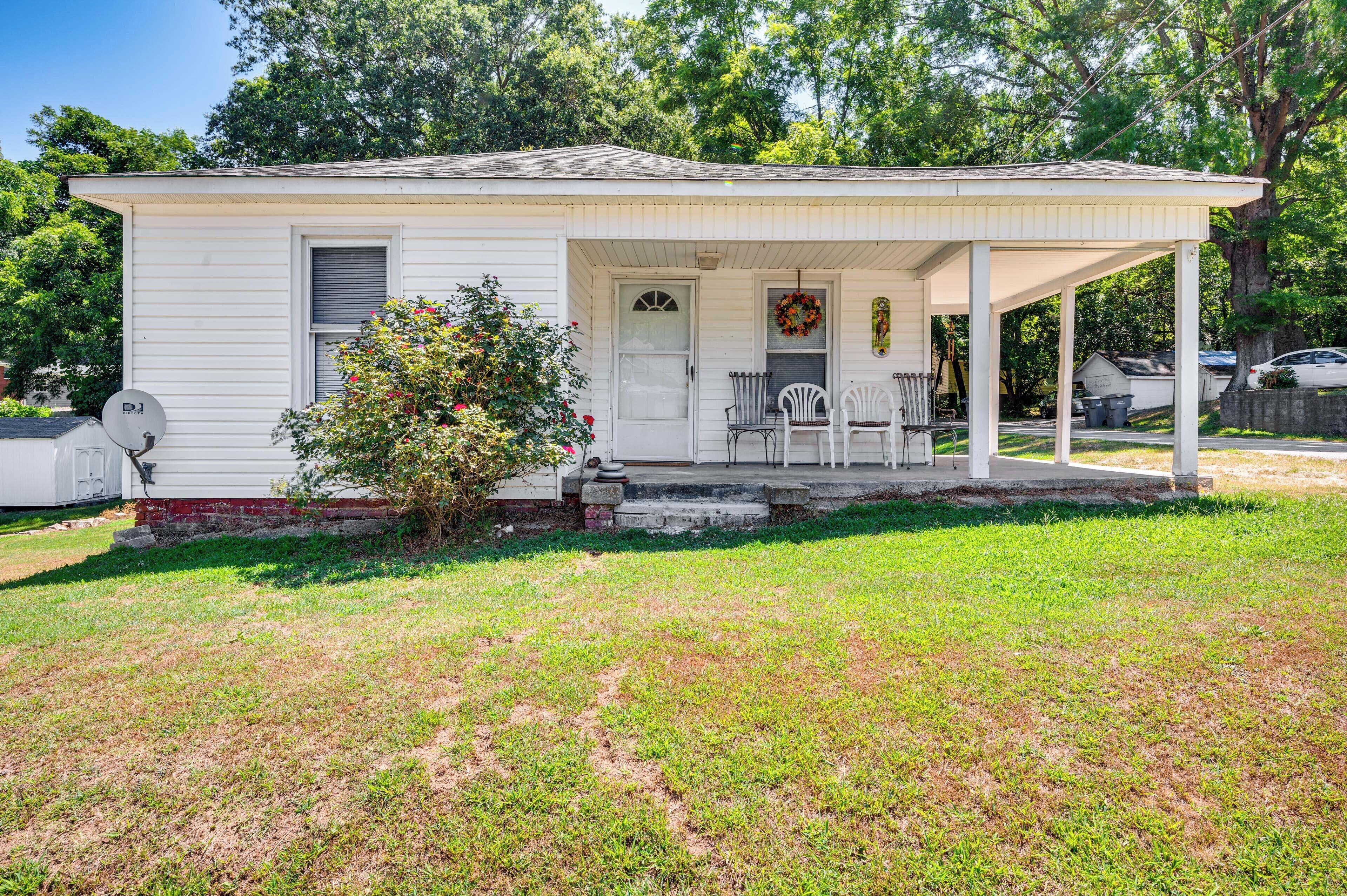 Family-Friendly Home Near Parks & Lakes!