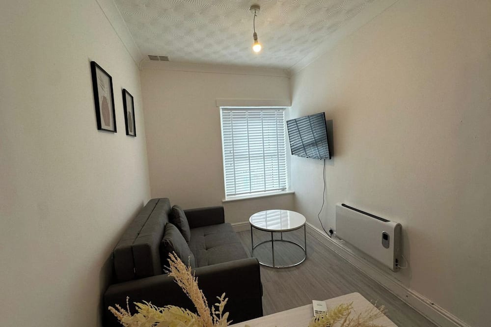 Stylish 1 Bedroom Flat Near Bridgend Town Centre - Bridgend