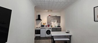 Stylish 1 Bedroom Flat Near Bridgend Town Centre