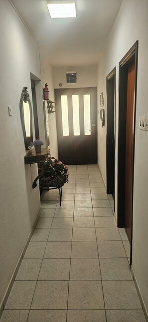 Studio | Interior - Apartment Ideal for Singles and Relaxation (Komiza)