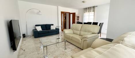 빌라 | 거실 공간 | TV, 벽난로