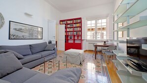 TV - Parioli, Bright And Quiet 2BR Apartment By Halldis (Rome)