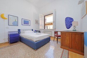 2 Schlafzimmer, Schreibtisch, Bügeleisen/Bügelbrett, Reisekinderbett