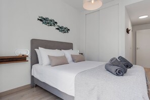 2 bedrooms, iron/ironing board, WiFi, bed sheets - Casa Los Vecinos - Luxury Rooftop Penthouse (Estepona)