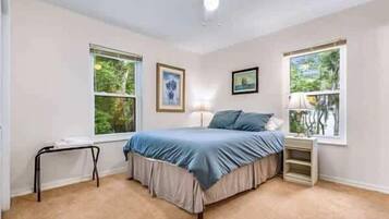 3 bedrooms, iron/ironing board, WiFi, bed sheets