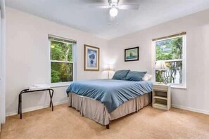 3 chambres, fer et planche à repasser, Wi-Fi, draps fournis