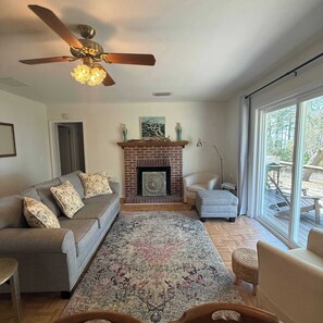 TV, offices - Apalachicola Bay Front 2mins from Boat ramp (Eastpoint)