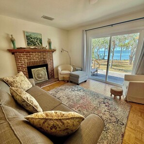 TV, offices - Apalachicola Bay Front 2mins from Boat ramp (Eastpoint)
