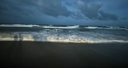 Charming upper level 2-bedroom house in tranquil Panadura with WiFi, AC