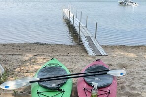 Chaises longues, serviettes de plage