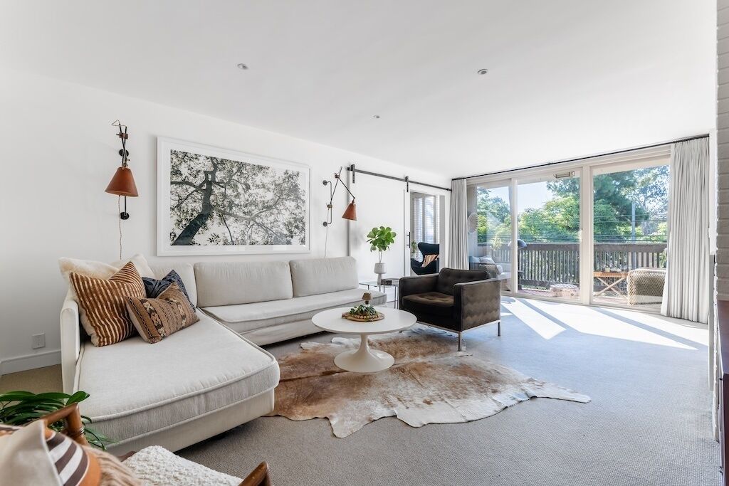 Luxurious Designer Two-Bed Apartment in Prime Brentwood Location