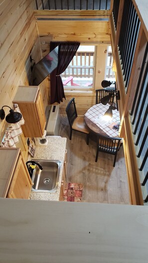 Interior - Bear Cabin: Charming 2-bedroom cabin with WiFi, AC in marvelous Sebec (Sebec)