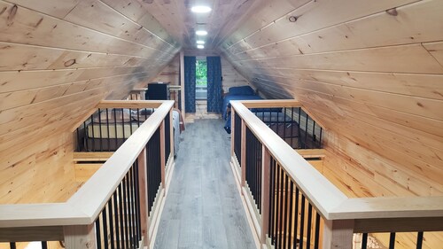 Bear Cabin: Charming 2-bedroom cabin with WiFi, AC in marvelous Sebec