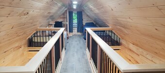 Bear Cabin: Charming 2-bedroom cabin with WiFi, AC in marvelous Sebec