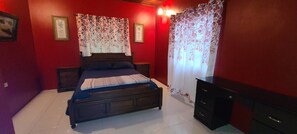 4 bedrooms, iron/ironing board, WiFi, bed sheets