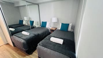 2 dormitorios, tabla de planchar con plancha, wifi gratis y ropa de cama