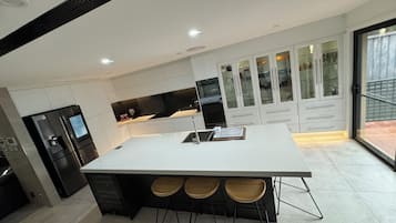 Mikrowelle, Ofen, Geschirrspüler