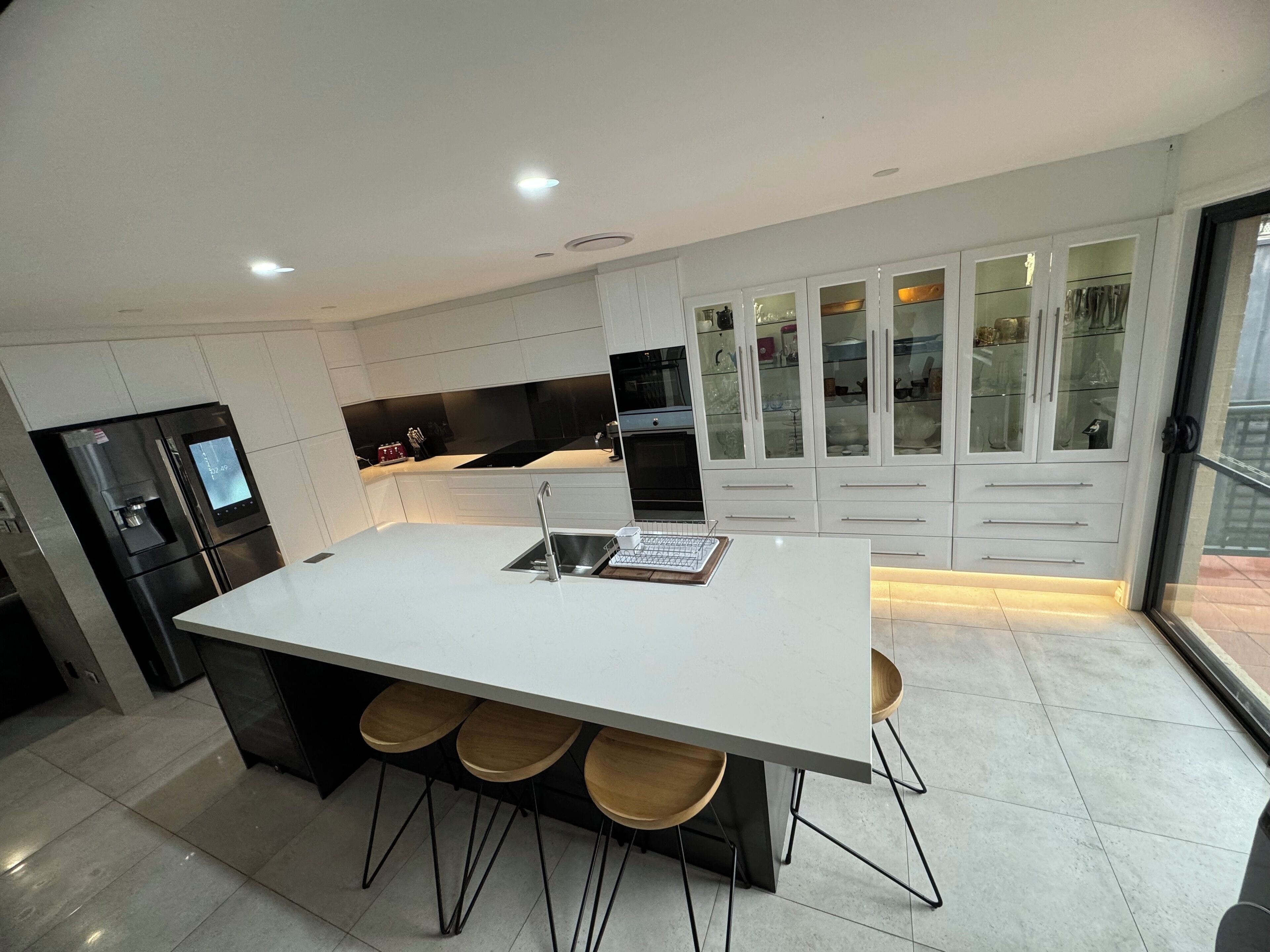 Microondas, horno y lavavajillas 