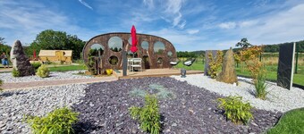 Hébergement Insolite Dans L'esprit Tinyhouse: la Tiny Bulle Pour Deux Personnes