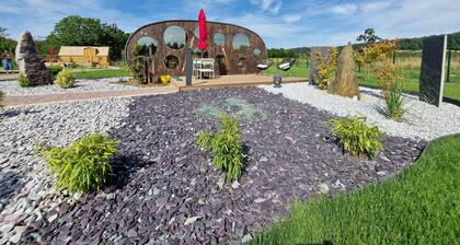 Hébergement Insolite Dans L'esprit Tinyhouse: la Tiny Bulle Pour Deux Personnes