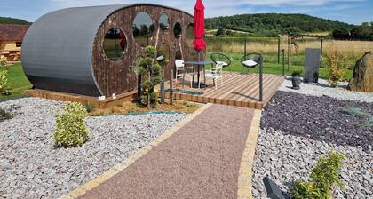 Hébergement Insolite Dans L'esprit Tinyhouse: la Tiny Bulle Pour Deux Personnes
