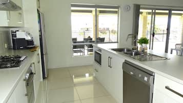 Microwave, dishwasher, coffee/tea maker