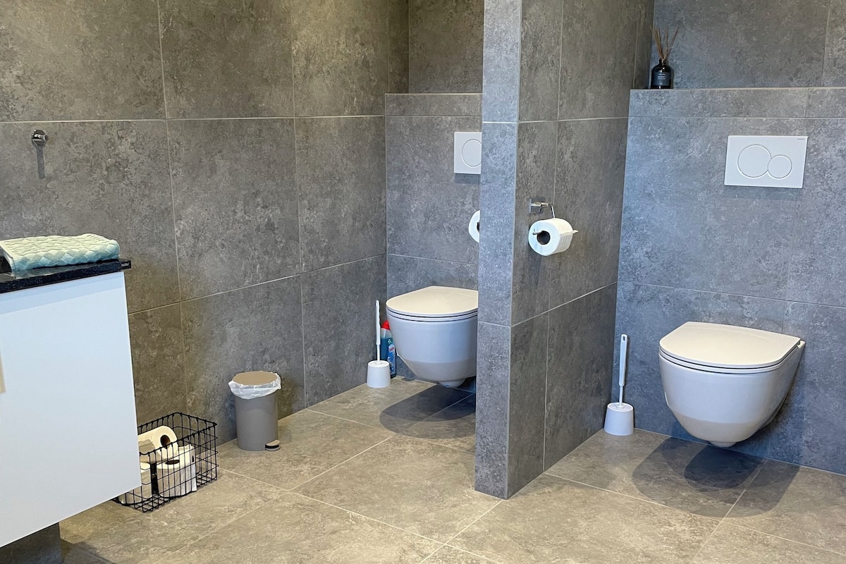 Shower, towels, soap, shampoo