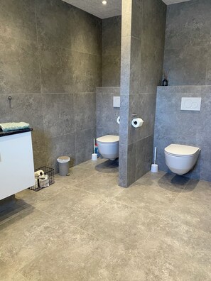 Shower, towels, soap, shampoo - Hytten (Lemvig)