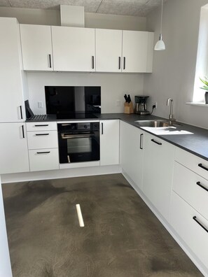 Fridge, microwave, oven, stovetop - Hytten (Lemvig)