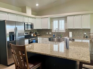 Fridge, microwave, oven, stovetop - Yuma Foothills Family-friendly Home Central location to Lake, Dunes, River, etc. (Yuma)