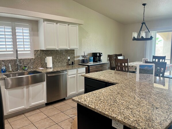Fridge, microwave, oven, stovetop - Yuma Foothills Family-friendly Home Central location to Lake, Dunes, River, etc. (Yuma)