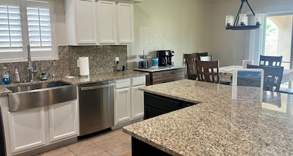 Yuma Foothills Family-friendly Home Central location to Lake, Dunes, River, etc.